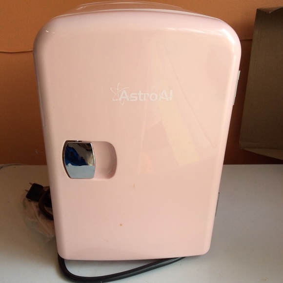 Retro Pink Portable mini fridge - Picture 3 of 8